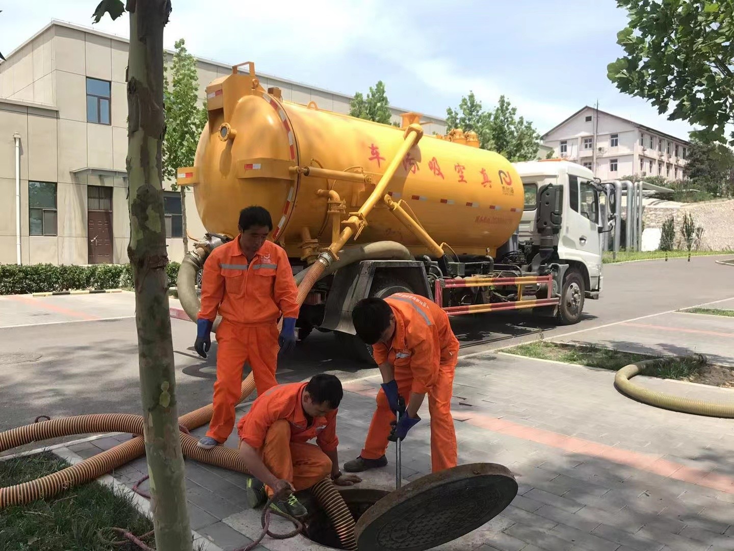 怀化化粪池清理与5-8吨吸粪车施工效率分析